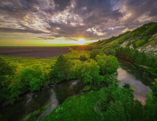 Obraz premium aerial landscape of a river and a green field