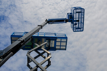 Parts of hydraulic agricultural and road machines, buckets and cranes, lifts and platforms