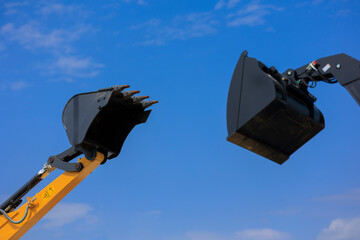 Parts of hydraulic agricultural and road machines, buckets and cranes, lifts and platforms