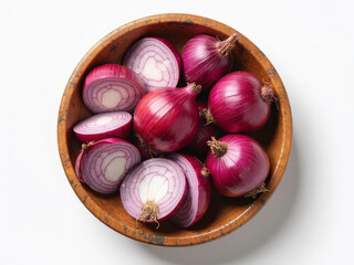 Obraz premium whole and sliced red onions in wooden bowl top view isolated on white