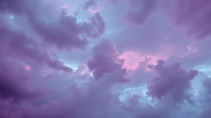 Fototapeta premium Purple Hues in the Cloudy Sky