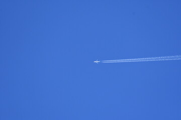 Rasto avião no céu