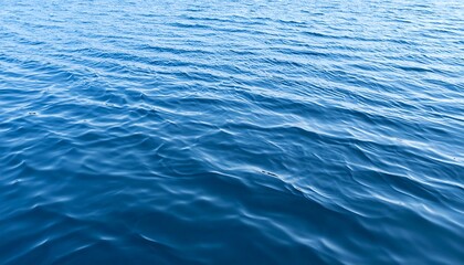 Naklejka premium Still blue water surface