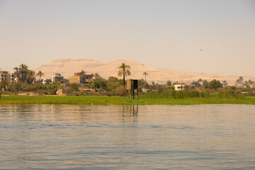 Berge und Lanschaft Luxor