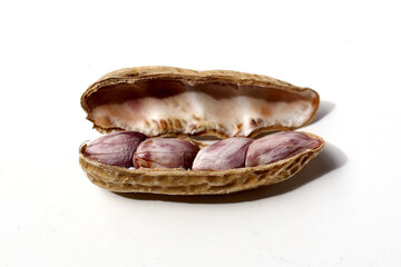 Boiled peanuts in shell
Simple, soft, and protein-rich snack.