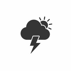 Obraz premium A simple graphic icon depicting a dark cloud with a lightning bolt underneath and the sun partially visible behind the cloud.