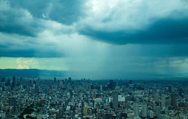 大阪に出現した巨大な雨柱
