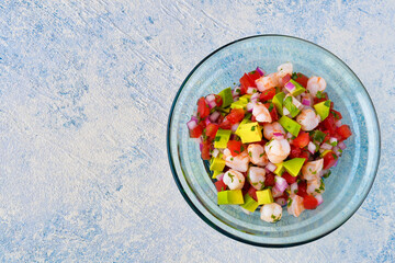 エビのセビーチェ（海老のセビーチェ）（セビチェ, セビッチェ）メキシコ料理 コピースペースあり  Mexican shrimp ceviche（Mexican shrimp cebiche, Ceviche de camarón, Cebiche de camarón), copy space available