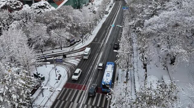 인천광역시 연수구 연수동 원인재 인근의 눈쌓인 아파트 풍경 