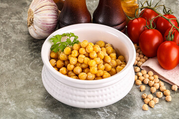 Canned chickpea in the bowl