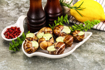 Fresnch escargort with basil butter