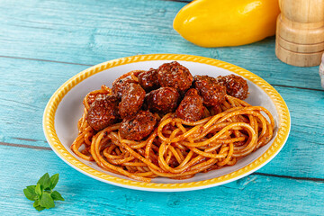 Italian spaghetti with beef meatballs