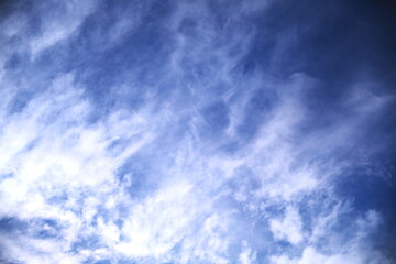 躍動する美しい白い雲