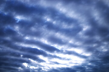 波のような雲