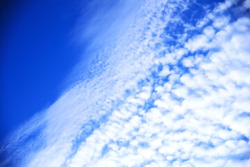 青い空に白い雲が美しい空模様