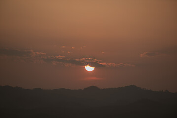 The dim sunlight is beautiful.