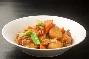 豚肉の肉じゃが