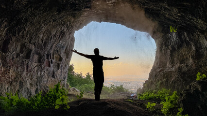 A successful traveler in a cave, an extraordinary texture and the happiness of the passion to...