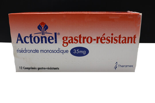 Boite de m&eacute;dicaments Actomel du laboratoire Th&eacute;ramex