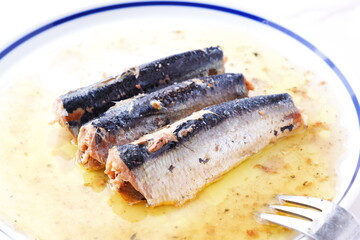 オイルサーディン - 新鮮なイワシをオリーブオイルに漬けたオイルサーディン
