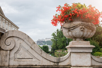 Salzburg, Festung Hohensalzburg im Hintergrund, Mirabellgarten, 
