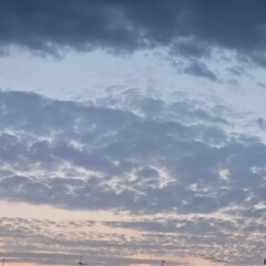 ciel lors du coucher de soleil en fin de soirée d'été