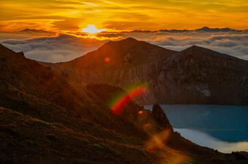 群馬県草津町　草津白根山と日の出
