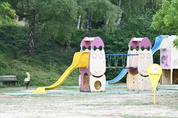 Gordijnen Toboggan parc enfant square © Cyndie