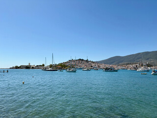 Fototapeta premium Littoral sur l'île de Poros en Grèce