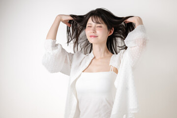 ミドル女性　ビューティー　ヘアケア