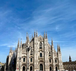 Fototapeta premium Majestic Milan Cathedral Under Blue Sky