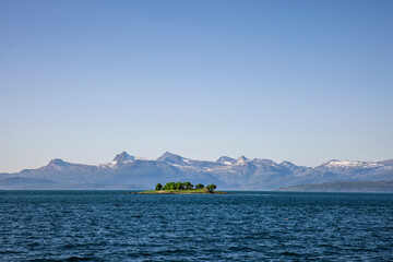 Ofotfjord vor Narvik in Norwegen mit Blick zu den Lofoten