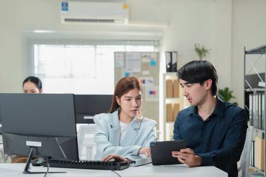 Cheerful mature coworkers and confident operators cooperating on customer cases in call center, female customer service workers talking with supervisor and colleagues about customer service solutions