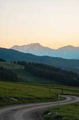 Obraz premium Misty Mountains at Sunset