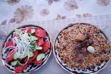 Uzbekistan Food, Plov and Achik Chuchuk Salad - ウズベキスタン料理 プロフとアチクチュチュク