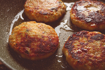 fried chicken cutlets, with vegetables, in a frying pan, homemade, no people,