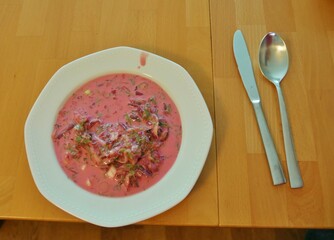 Šaltibarščiai – Kalte Litauische Rote Beete-Suppe