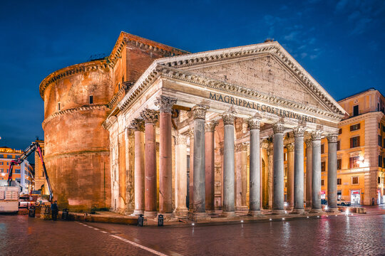 Evening view of the Roman Pantheon, an ancient structure dating back to the 1st century AD, built in honor of King Marcus Agrippa.
