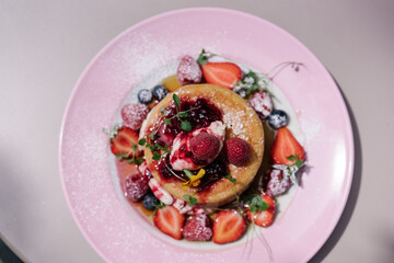 Midsummer Berry Pancakes with vanilla mascarpone, maple syrup and fruits. Pink plate, aesthetic desert, preppy style sweets	
