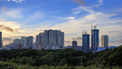 東京湾岸タワマン林立　真夏の朝