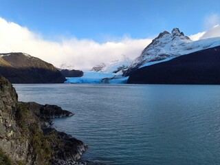 Costa y pared de hielo en una playa de Ushuaia en Argentina