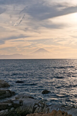 三浦半島長者ケ崎の夕景と富士山のシルエット