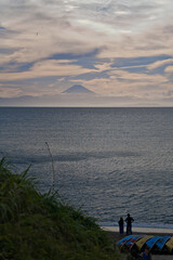 長者ケ崎の夕景と富士山のシルエット