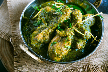 North Indian-style palak chicken – spinach-based chicken curry, saag chicken, green Indian gravy, healthy non-vegetarian dish, traditional Indian chicken curry, top view
