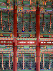 한국 전통 목조 건축의 예술적 아름다움
