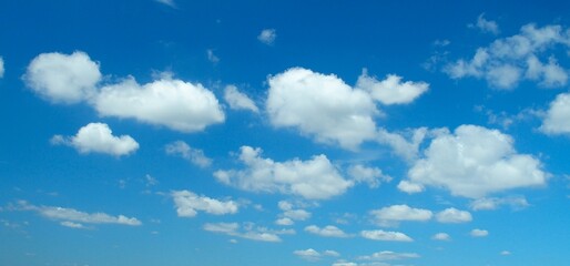 梅雨明けの積雲と夏の青空