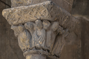 Capiteles románicos (Iglesia de San Martín, Segovia, España)