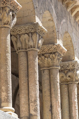 Capiteles románicos (Iglesia de San Martín, Segovia, España)