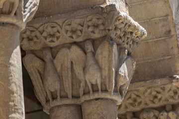 Capiteles románicos (Iglesia de San Martín, Segovia, España)