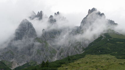 Der Berg Hochknig Wolken